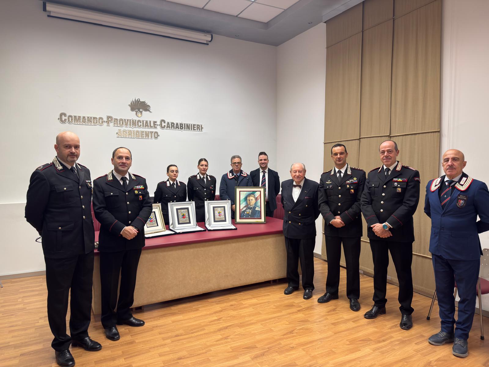 Agrigento, Premio Allotta. L’avvocato dona tre targhe ai Carabinieri per le prossime edizioni