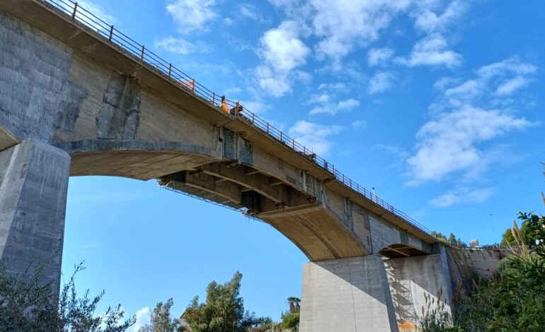 Porto Empedocle. Viadotto Re. Auto e camion contromano. Rischio incidenti