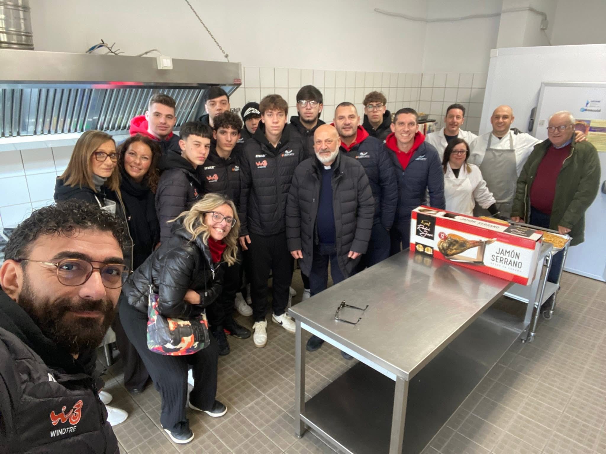 Fede, sport e solidarietà. Il nuovo Basket Canicattì alla mensa cittadina e in visita al beato Livatino