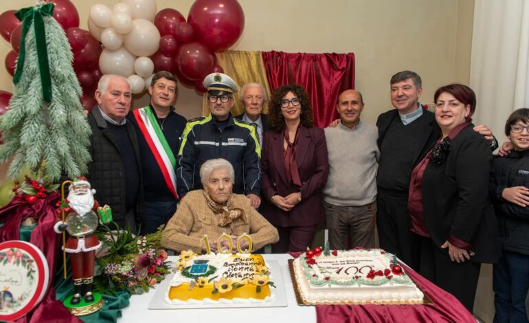 Campobello di Licata. Nonna Giovanna compie 100 anni. Grande festa all’Ipab Sillitti