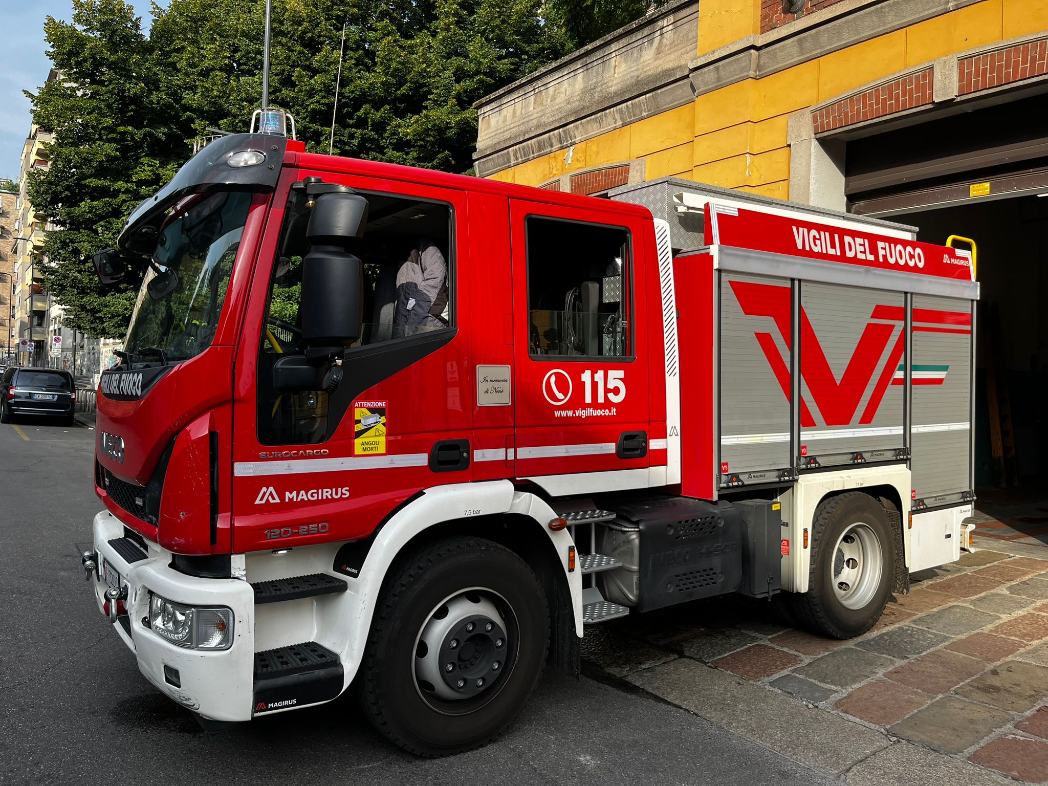 Porto Empedocle. Due auto ed uno scooter danneggiate da un incendio