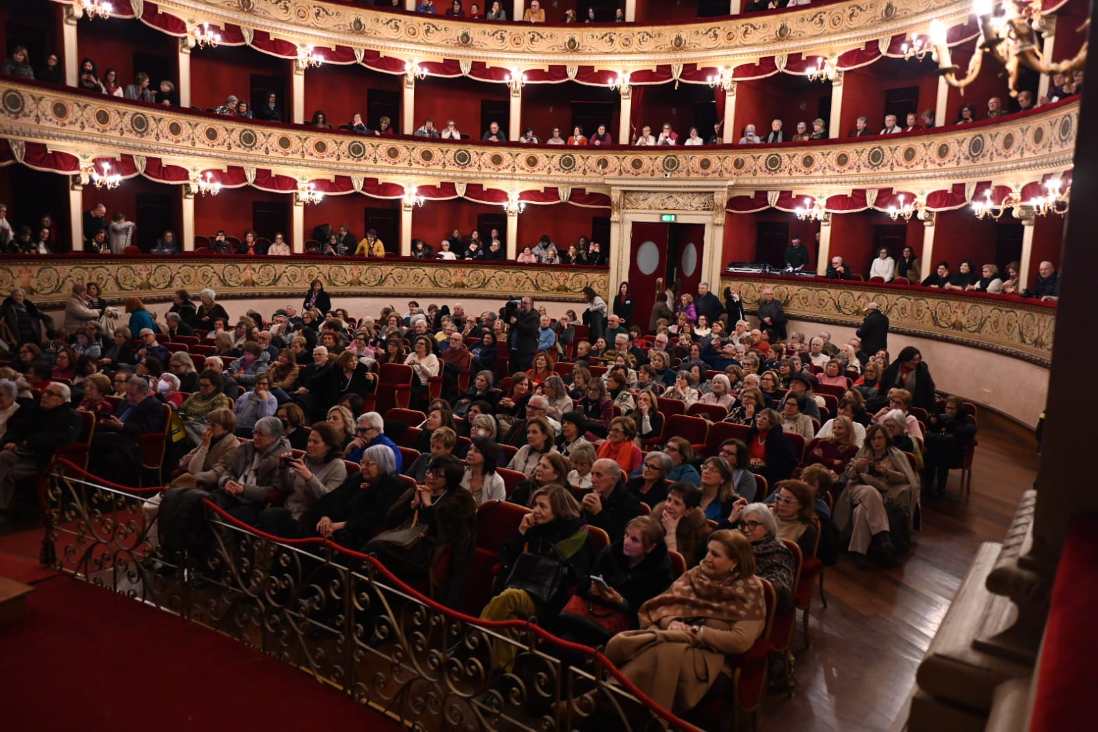 L’amore è rivoluzionario: il dialogo continua. Grande partecipazione al talk finale al Teatro Pirandello
