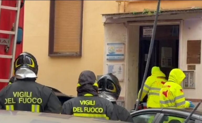 Agrigento, l’incendio in via Nenni: padre e figlio intossicati