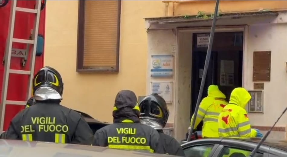Agrigento, paura in via Pietro Nenni. A fuoco appartamento (Video)