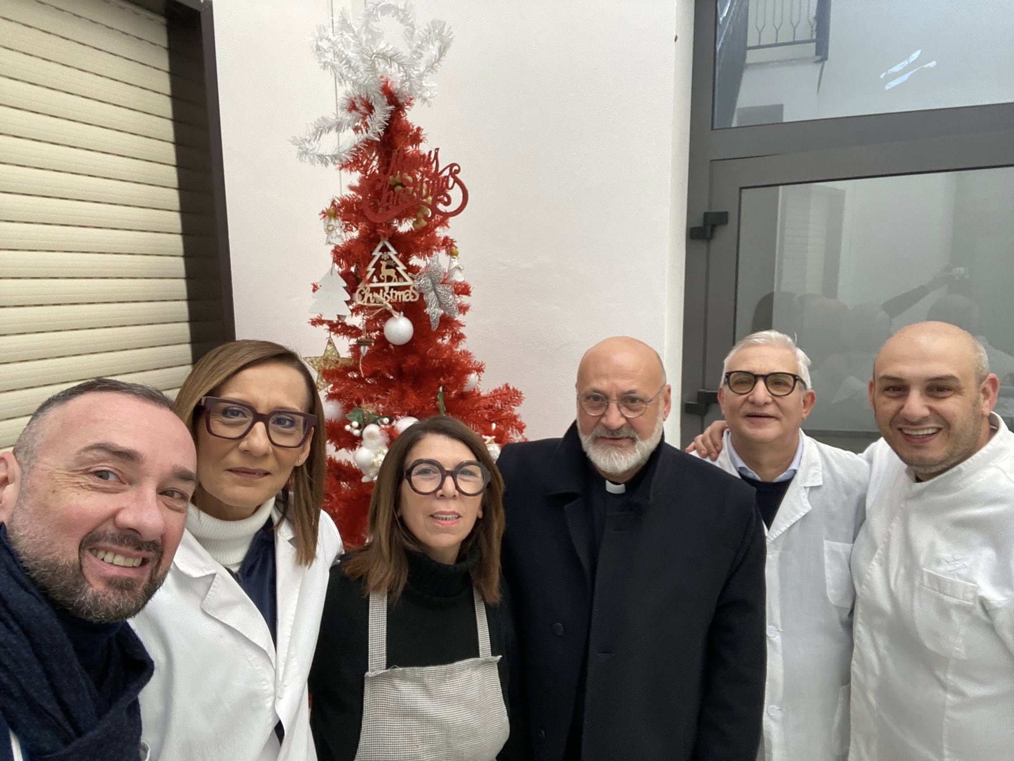 Canicattì, la povertà non va in vacanza. Per le festività fornelli accesi alla mensa cittadina