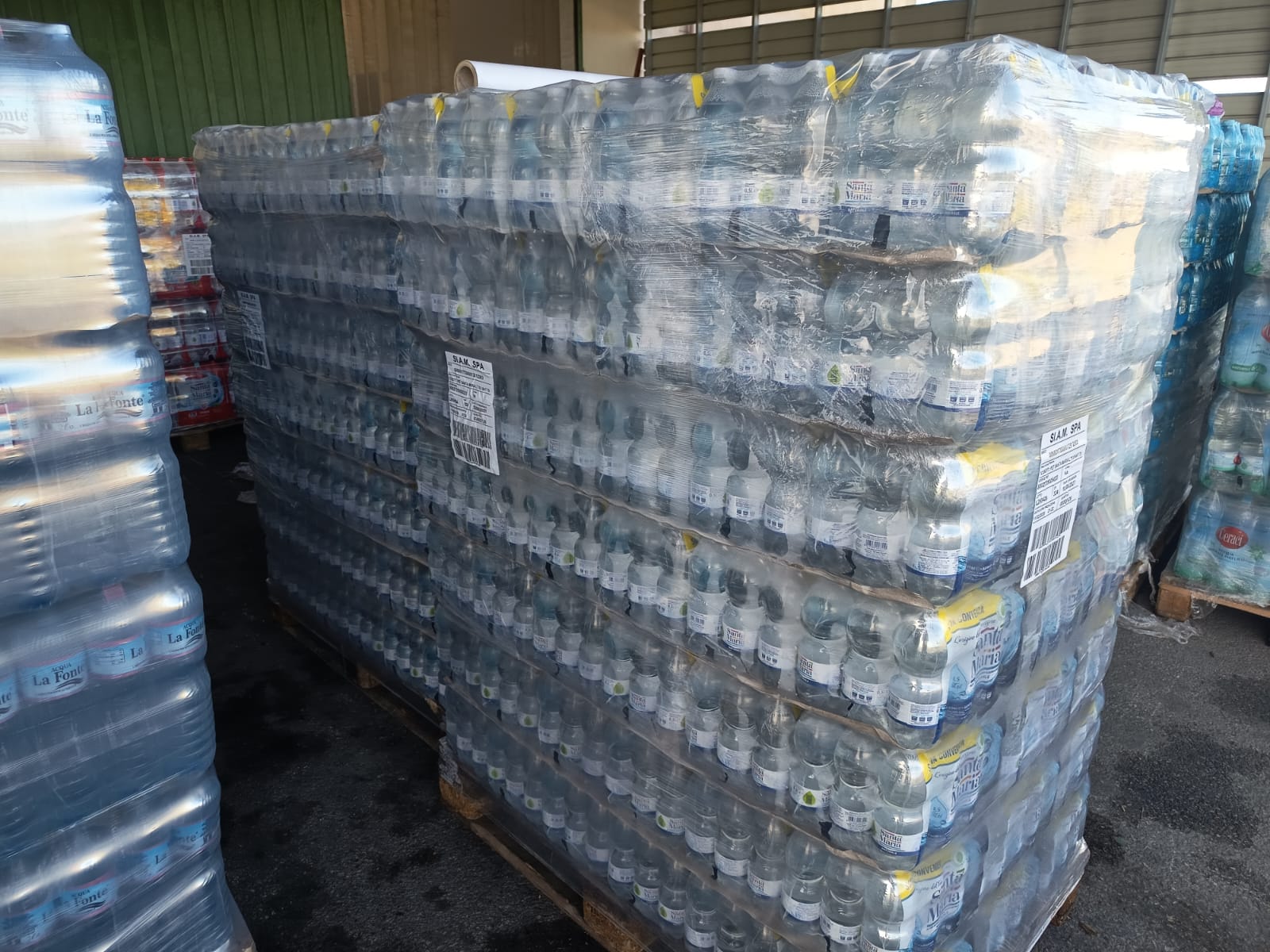 Niscemi, le cinque Confraternite di Licata donano acqua e alimenti