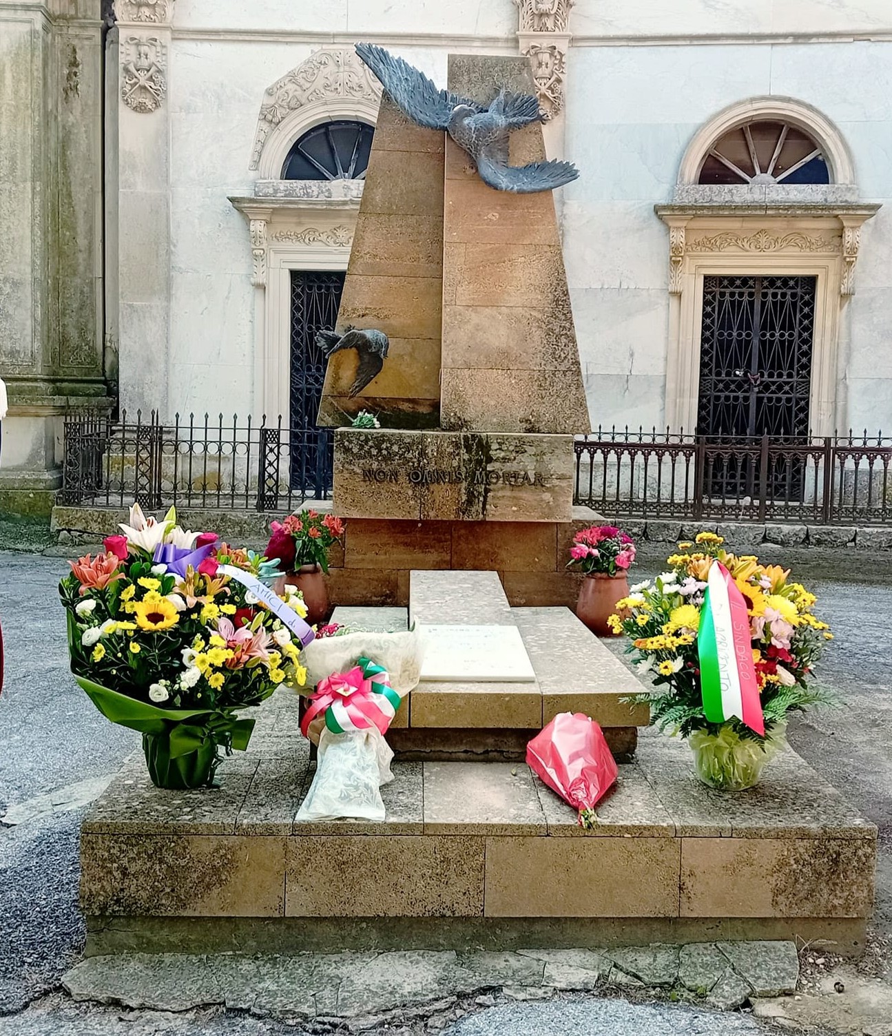 Canicattì, ladri al cimitero. Colpito anche il monumento del giudice Saetta e del figlio Stefano