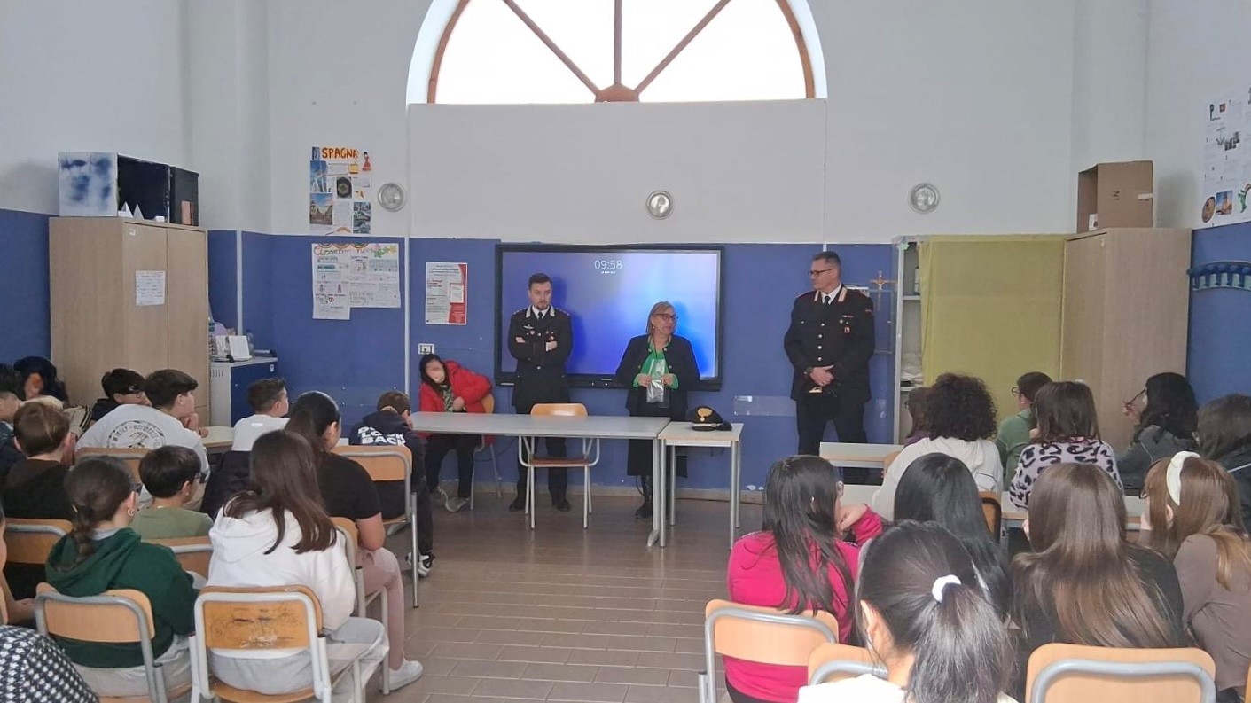 Canicattì, i carabinieri incontrano gli studenti della Verga. Focus su dipendenze e legalità