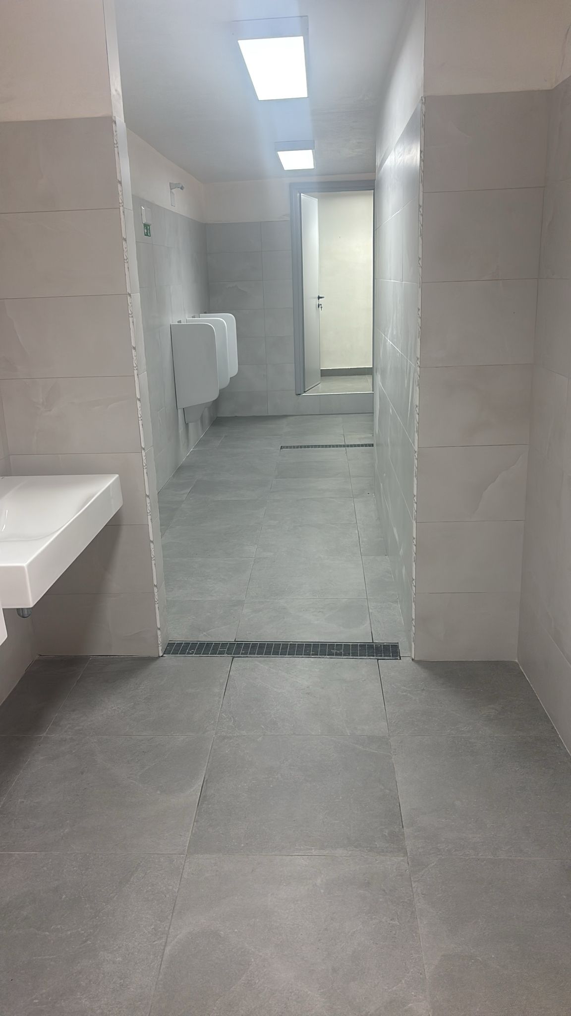 Grotte. Ristrutturati i bagni pubblici di via Fonte