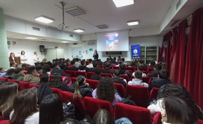 Legalità: studenti a confronto su droghe e guida in stato di ebbrezza al Fermi di Aragona