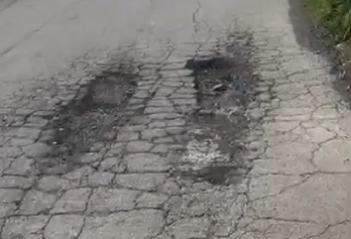 Buche e avvallamenti sulla bretella Castrofilippo-Racalmuto. “E’ un pericolo”: l’appello degli automobilisti (Video)