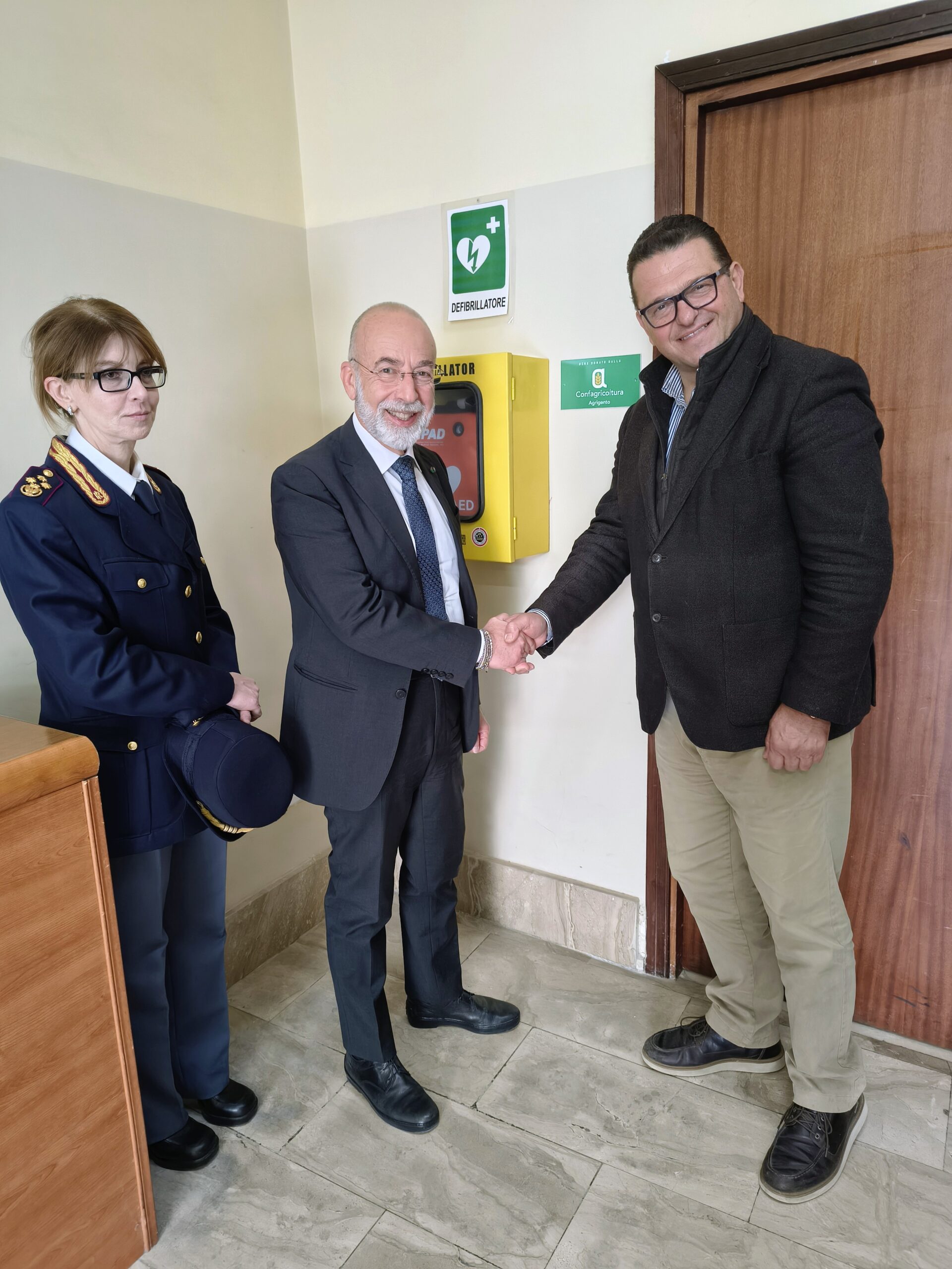 Agrigento, Confagricoltura dona defibrillatore alla Questura