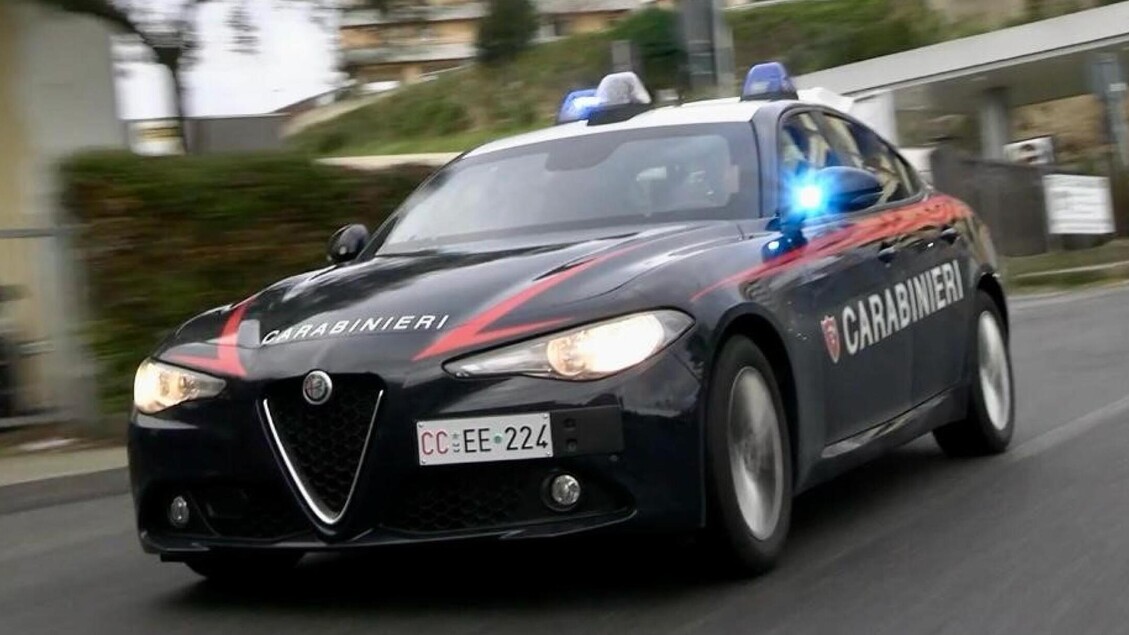 Casteltermini, rapina ciclomotore e minaccia di buttarsi dal tetto. Arrestato