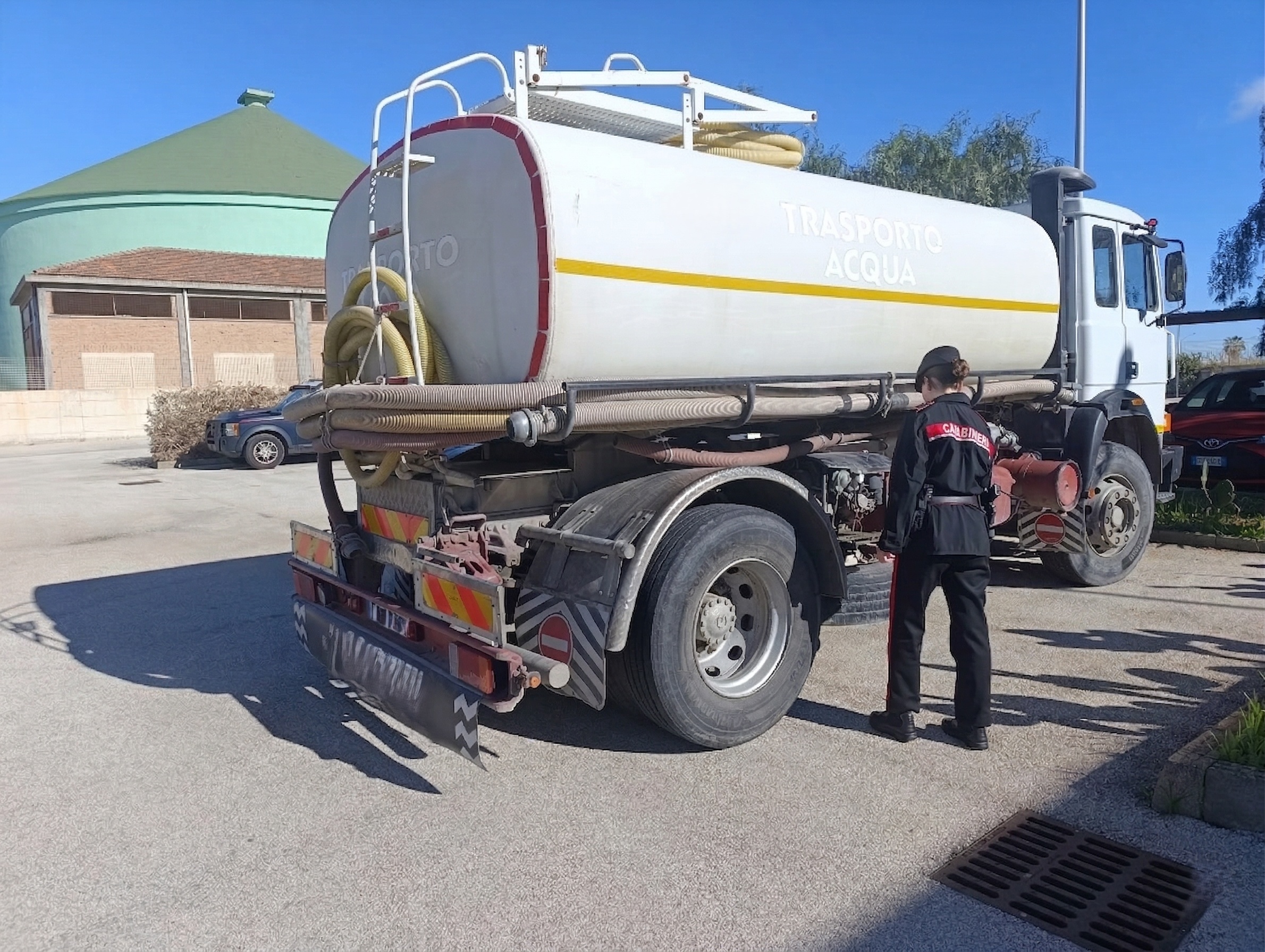 Canicattì, scaricava acqua illegalmente. Multa da quasi 6mila euro ad autobottista