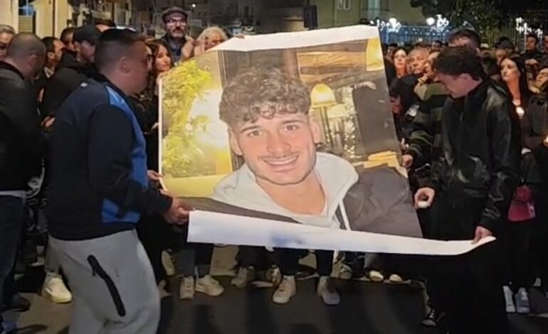 In migliaia per Gabriele alle fiaccolate a Favara e Pavia