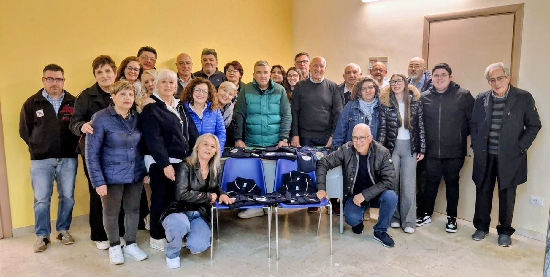Castrofilippo. La generosità della Brucculeri Group. Donate nuove polo all’associazione Giubbe Verdi