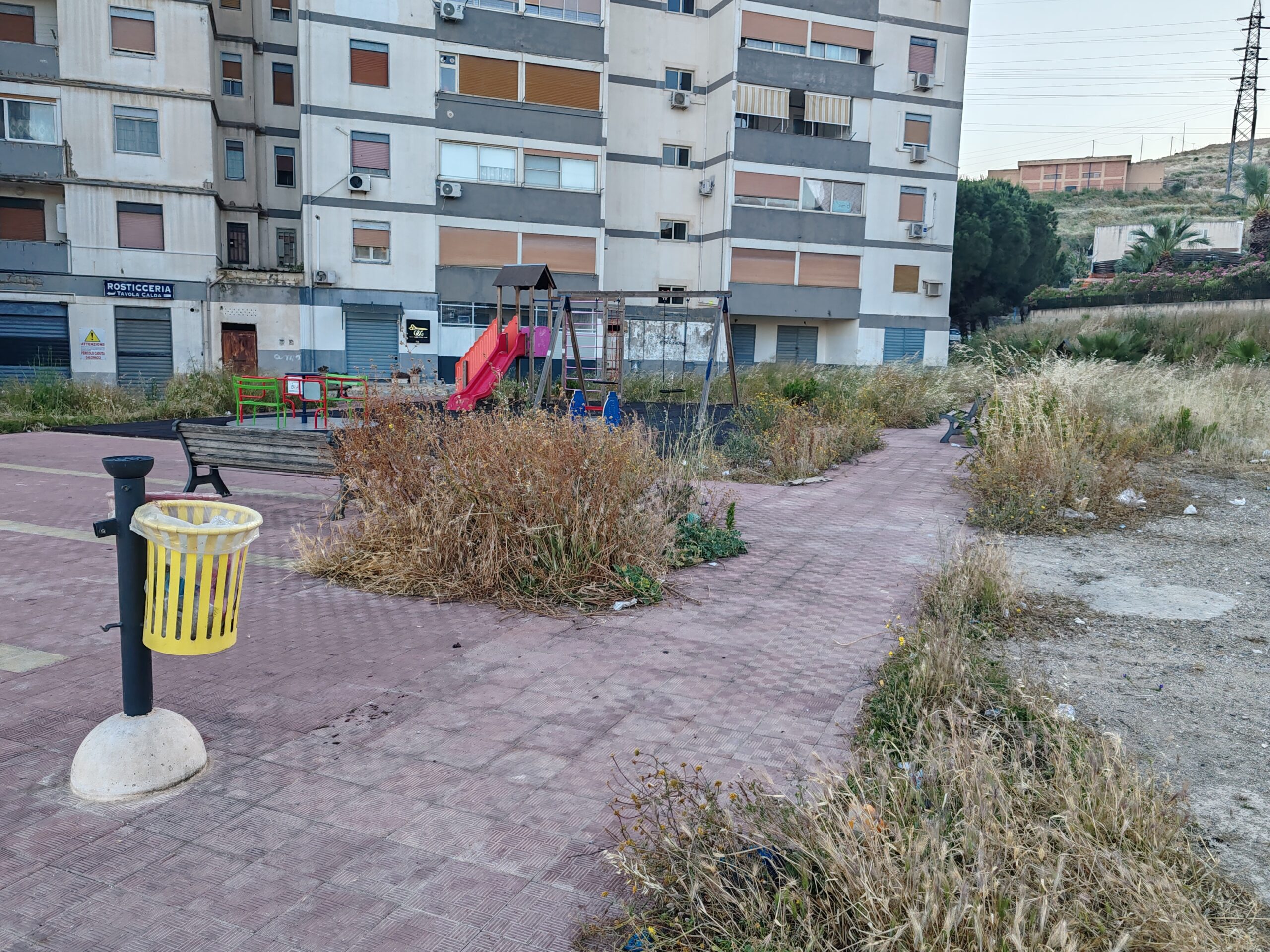 Porto Empedocle, cartoline di ordinario degrado