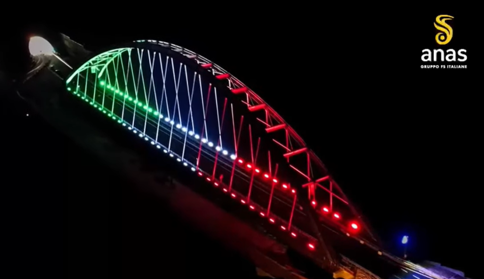 Strage di Capaci, il ponte San Giuliano lungo la 640 s’illumina con il tricolore