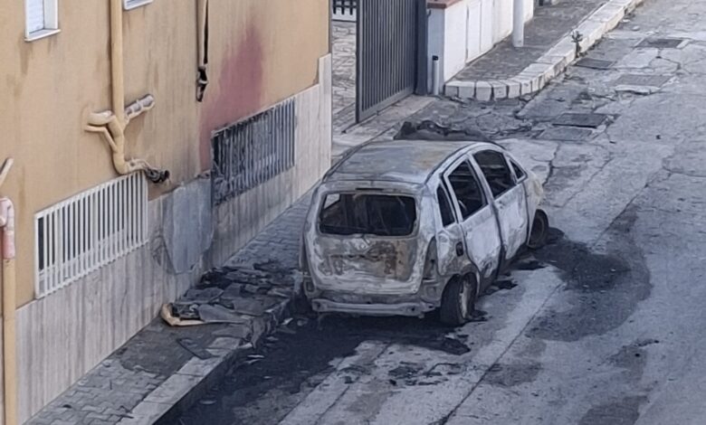 Canicattì. Incendio di auto in via Cherubini. A fuoco una Lancia Musa