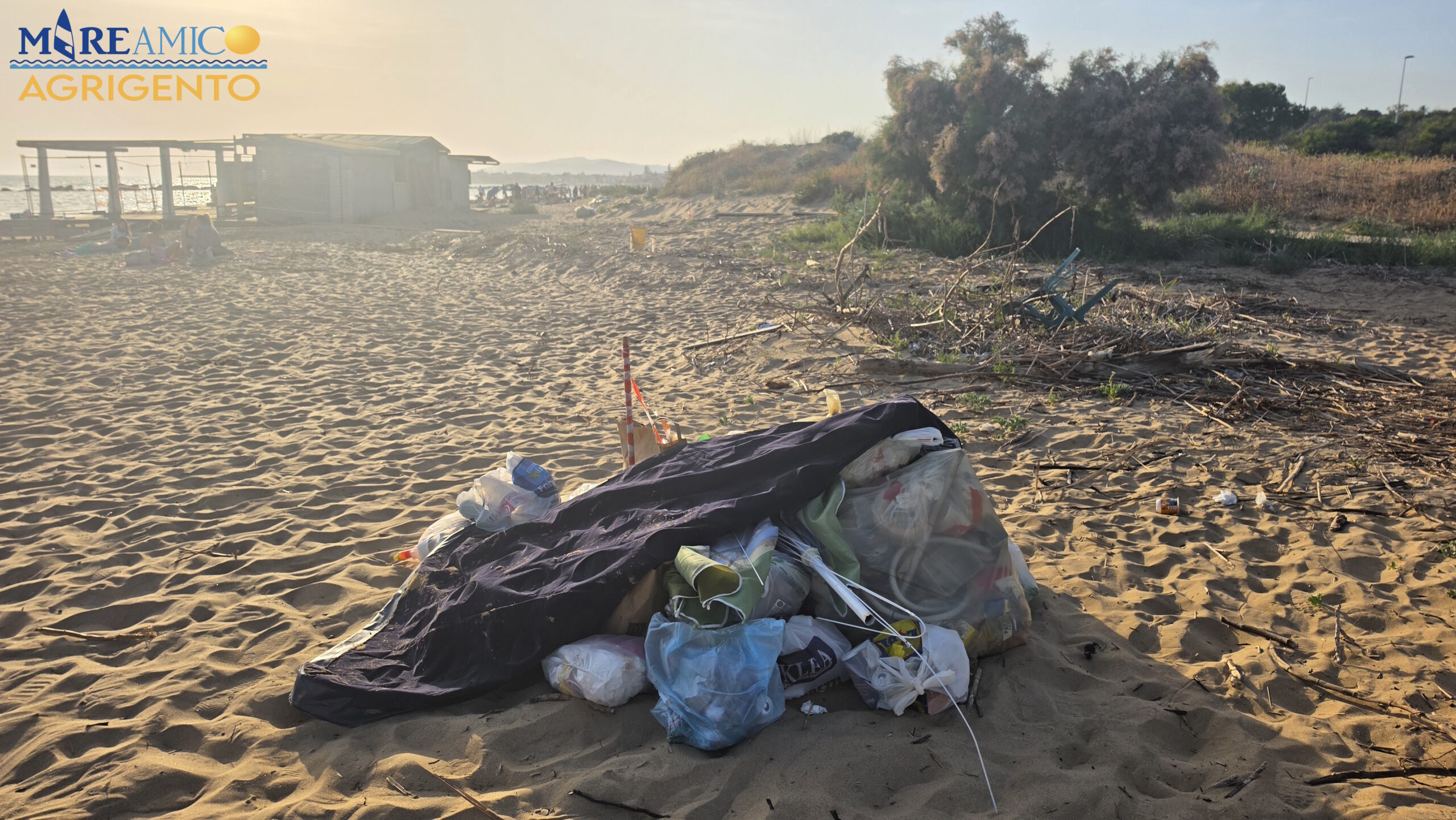 Prima domenica d’estate a San Leone. Spiagge piene di spazzatura la denuncia di Mareamico