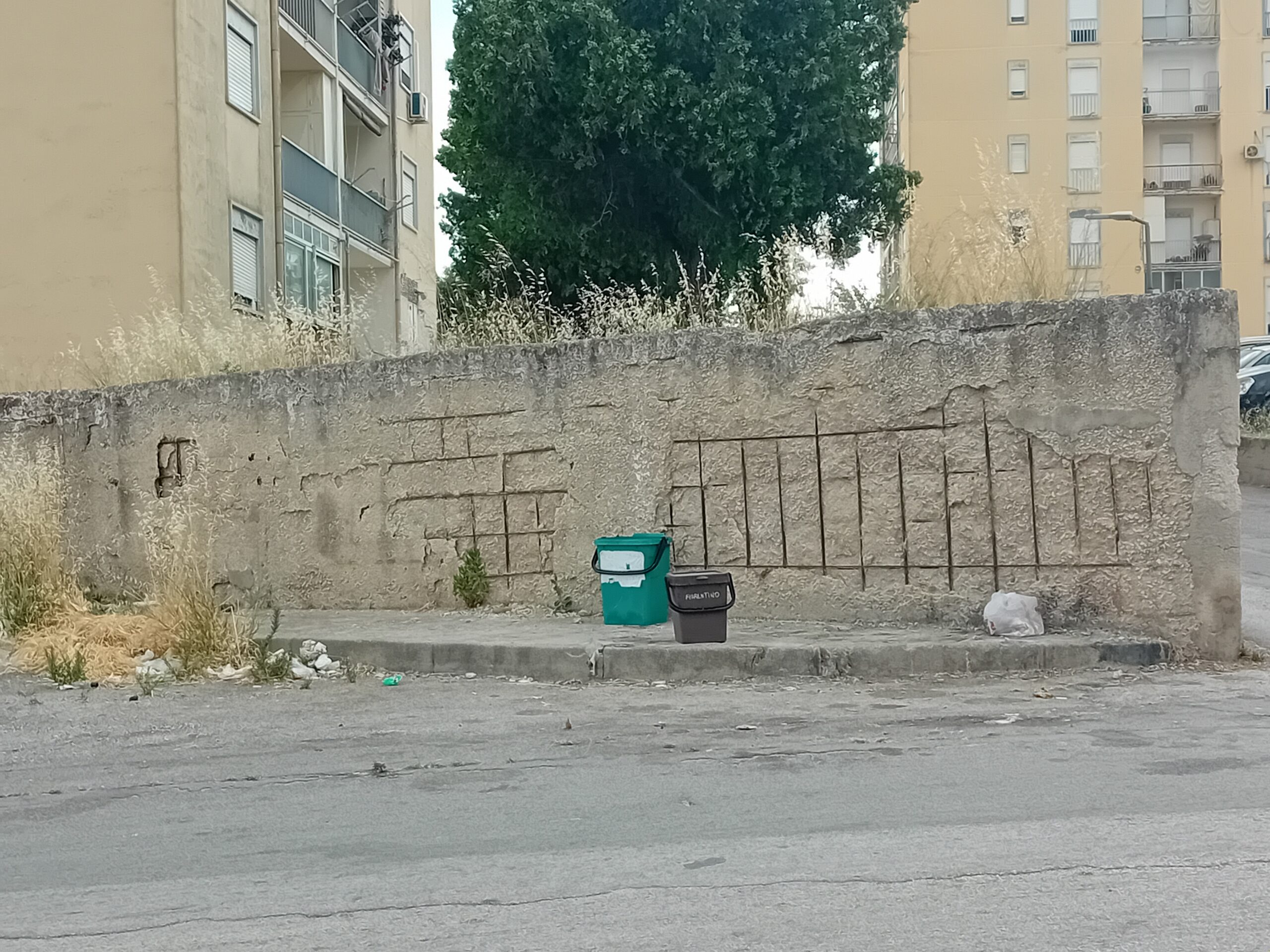 Canicattì, rimossi i rifiuti abbandonati in via Pertini
