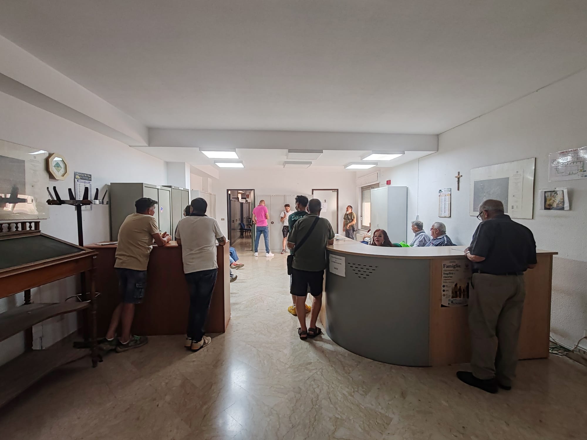 Canicattì, uffici Aica. Utenti in fila all’alba. Accesso vietato ai portatori di handicap
