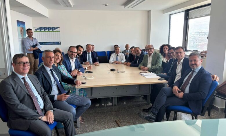 Sindaci agrigentini in Regione per crisi idrica, pronti a consegnare fasce tricolori