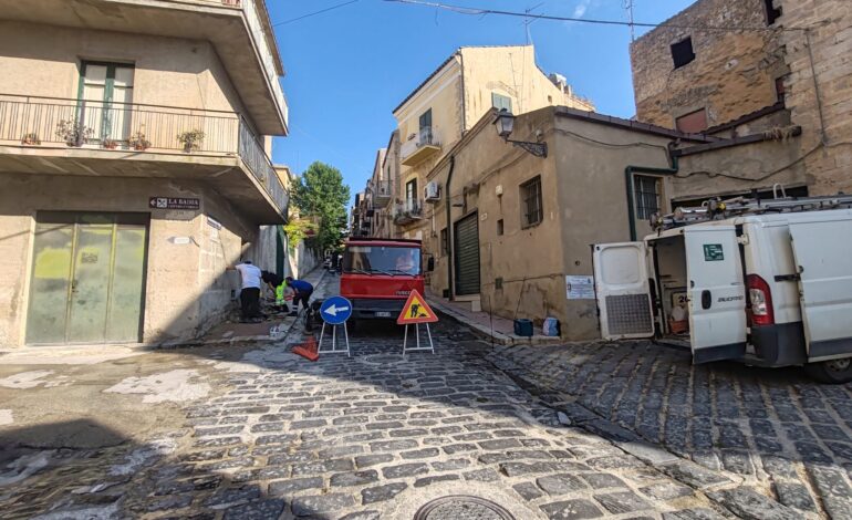 Canicattì, dopo i crolli e le denunce partiti i lavori di ripazione alla condotta in via Colombo