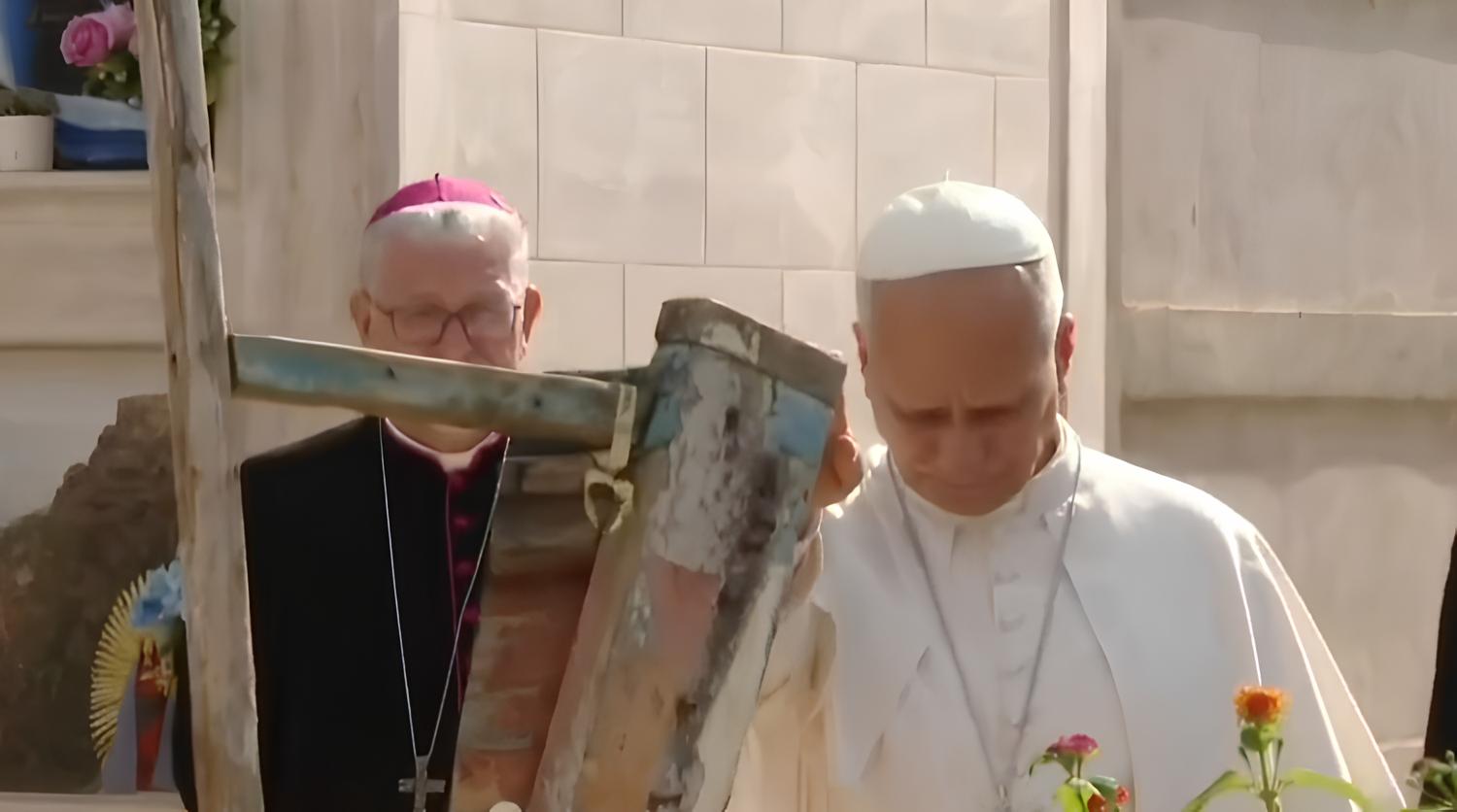 Papa Leone è arrivato a Lampedusa