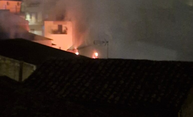 Canicattì, l’incendio di una abitazione in via Cosenza. Aperta inchiesta