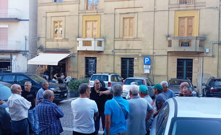 Naro, acqua della diga inutilizzabile. Agricoltori in rivolta