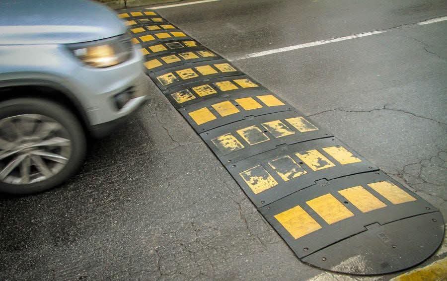 Canicattì, strade più sicure con rallentatori di velocità. Il sindaco: “Contrasto alla guida spericolata”