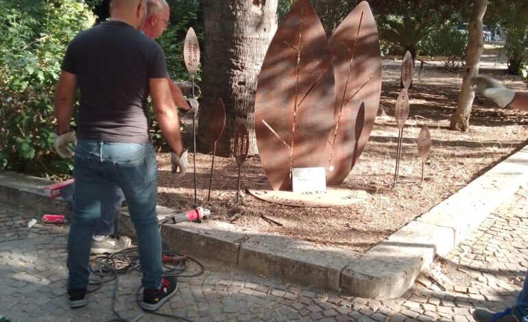Canicattì, la foglia che ricorda il giudice Saetta torna all’interno del “Giardino dei Giusti”