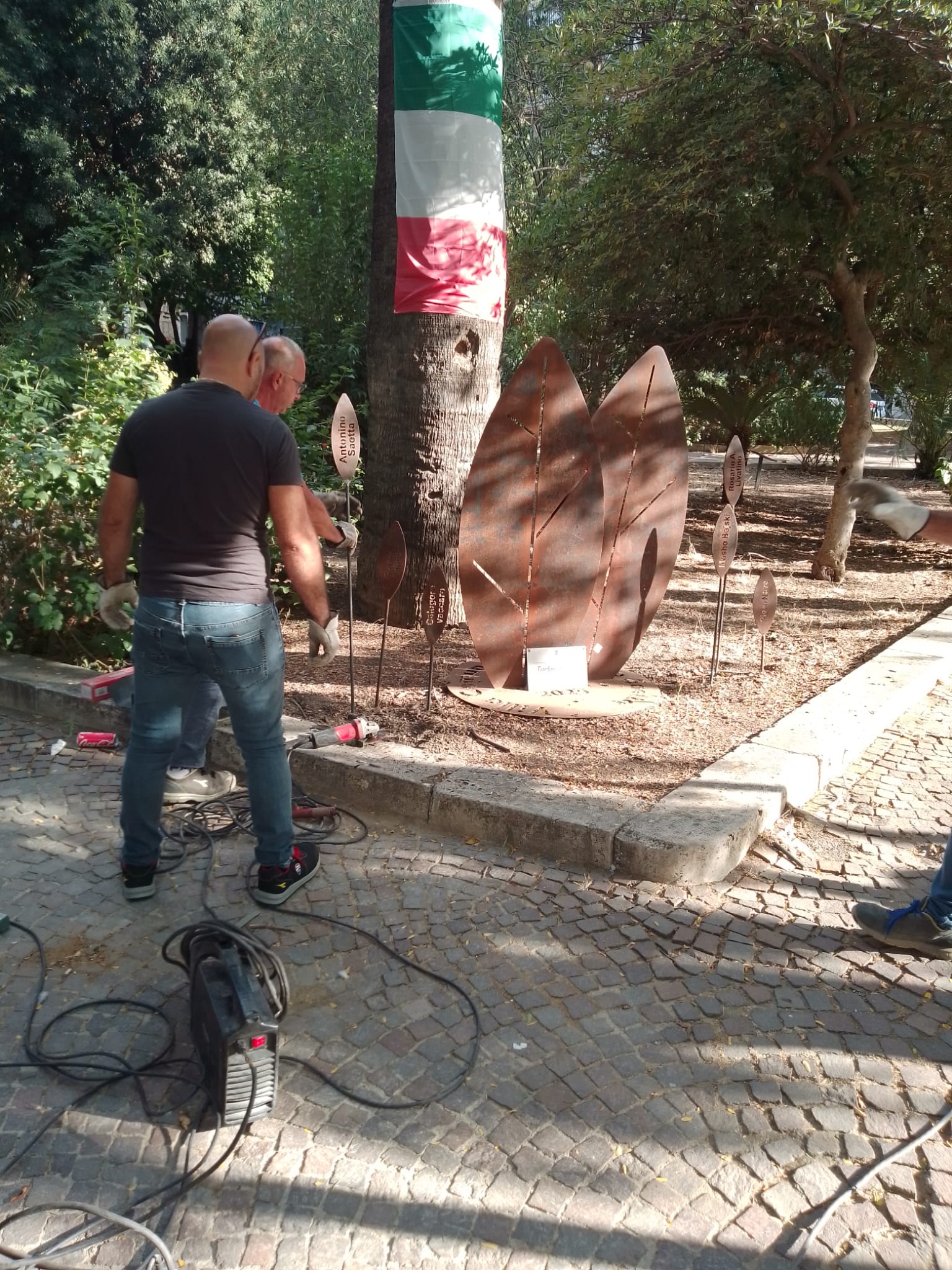 Canicattì, la foglia che ricorda il giudice Saetta torna all’interno del “Giardino dei Giusti”