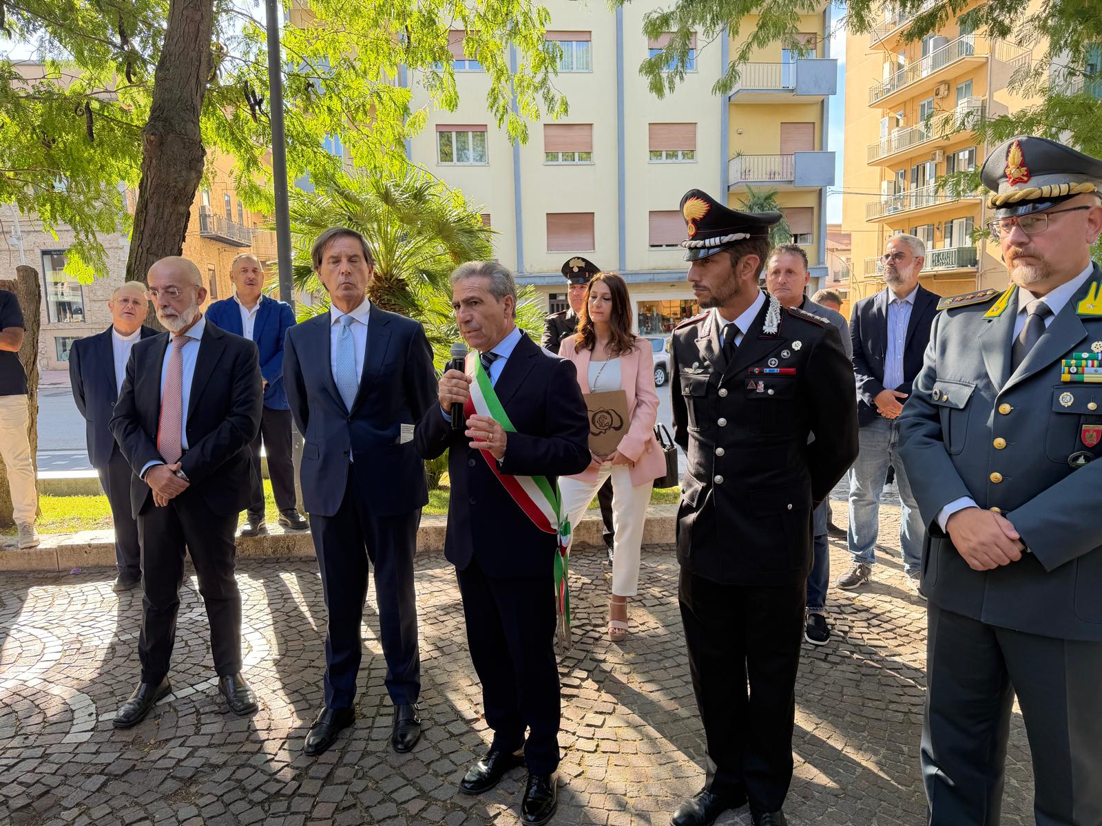 Canicattì, svelata la foglia in memoria del maresciallo Guazzelli al Giardino dei Giusti. Video