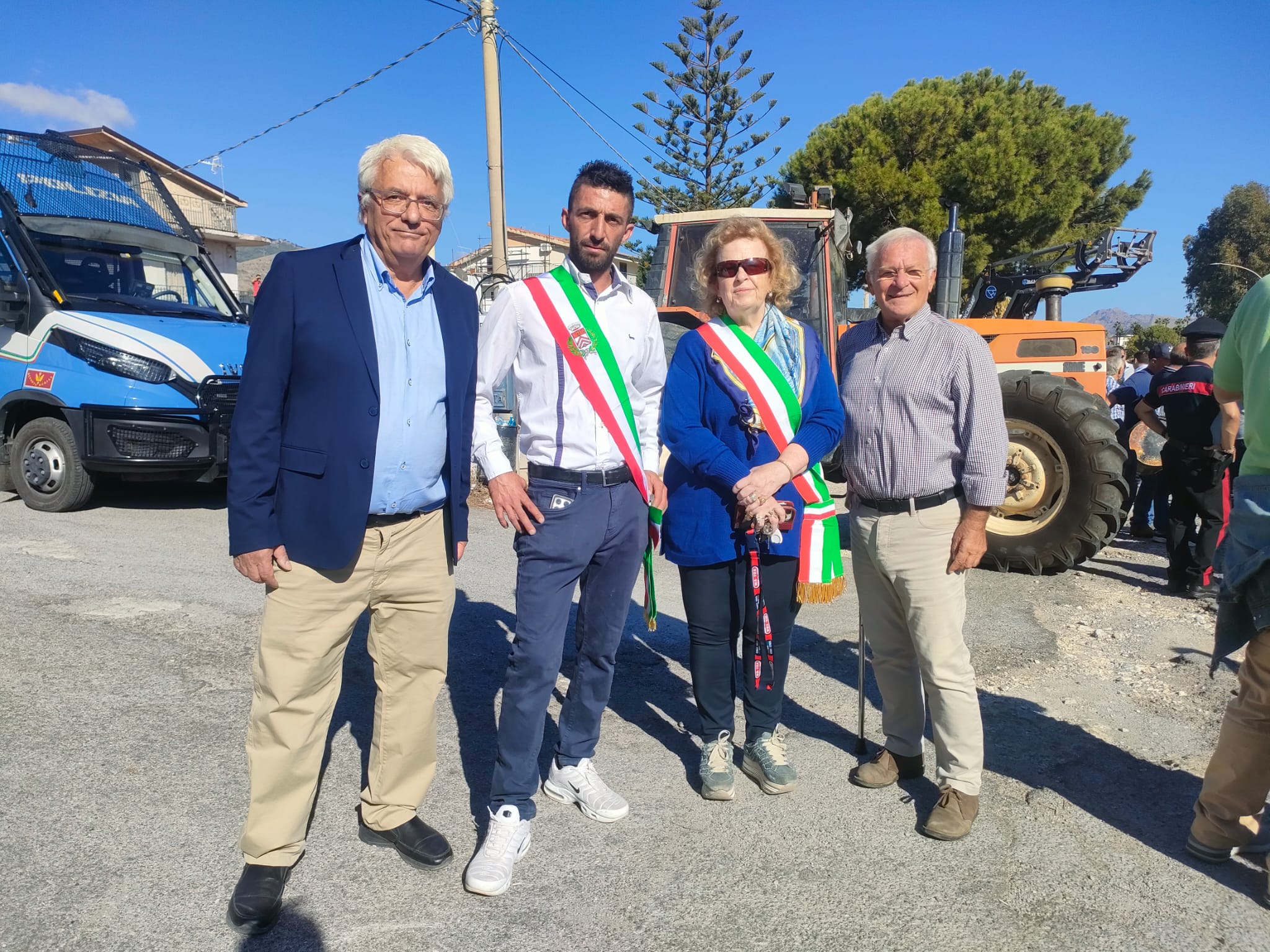 In Sicilia la protesta degli agricoltori con i trattori contro il caro-carburante (video)